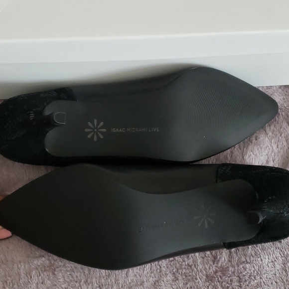 Isaac Mizrahi Elegant Leather Pump - Picture 4 of 6